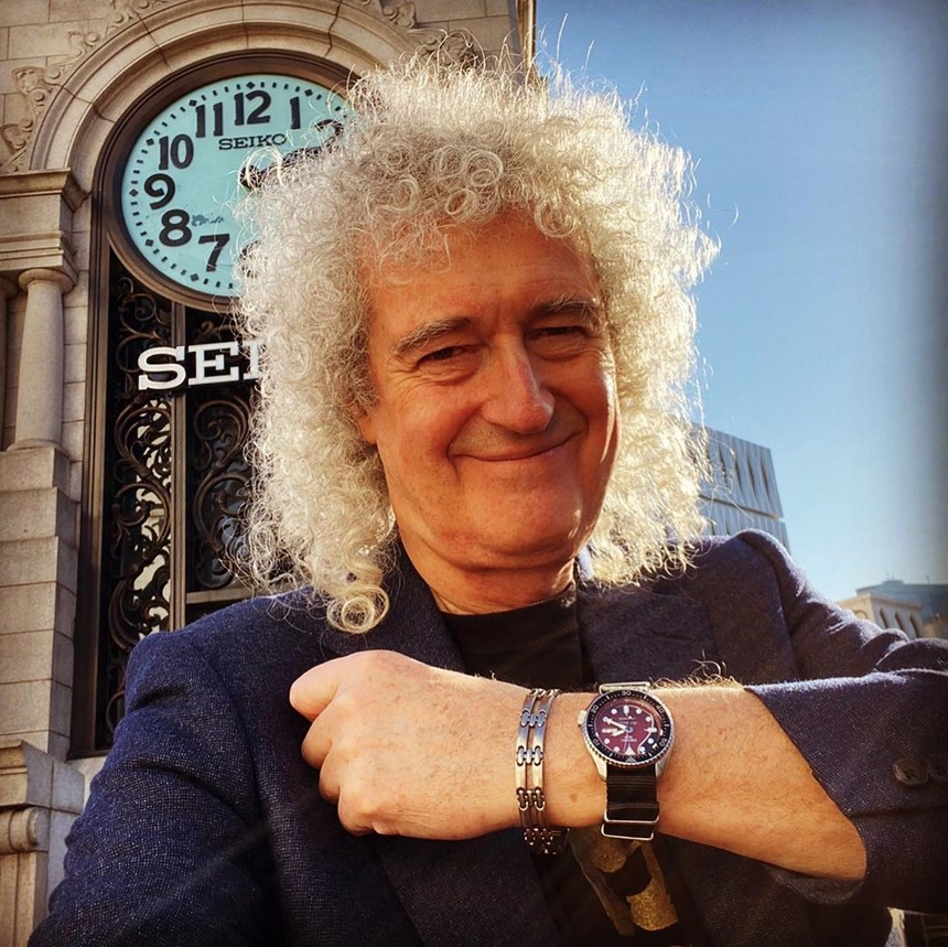 Brian May už (doslova) své Red Speciálky hrdě nosí