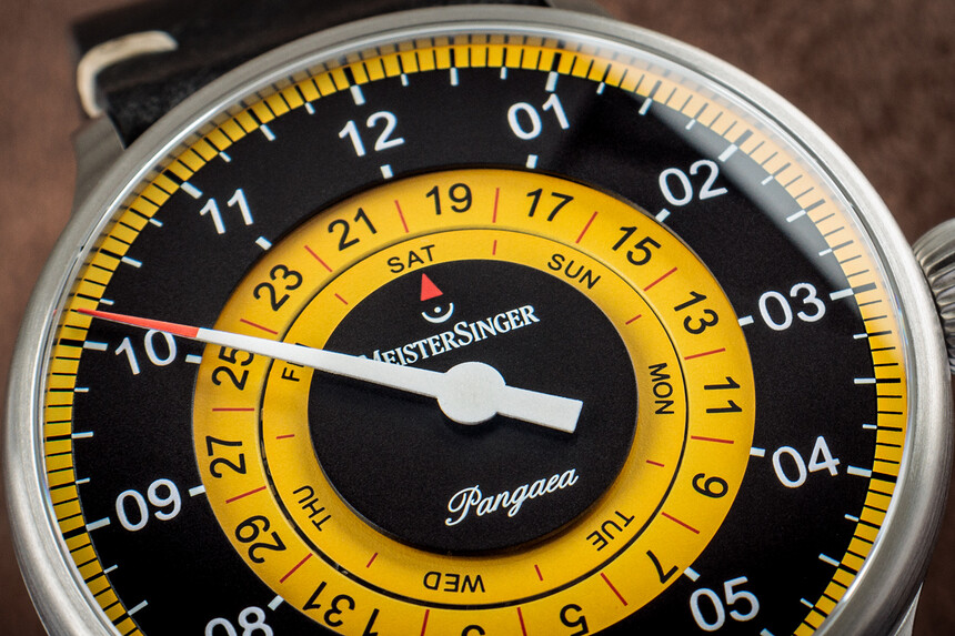 MeisterSinger Pangaea Automatic Day Date: den v týdnu i měsíci je na otočném věnci.